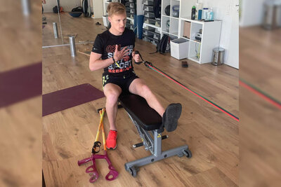 Fabio Scherer am Trainieren mit kaputtem Fuss Teaser Bild