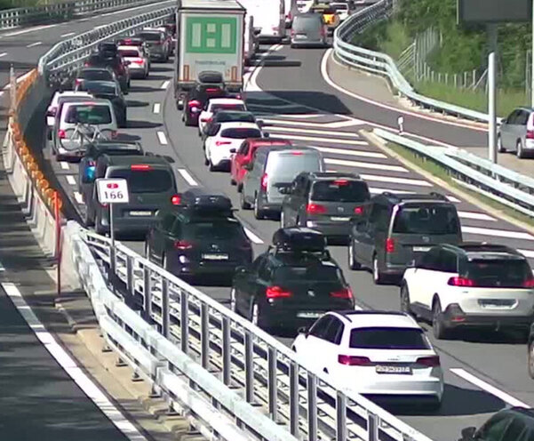 Das Bundesamt für Strassen rechnet an Auffahrt und Pfingsten mit einem grossen Verkehrsaufkommen auf Schweizer Strassen. Bild: Zvg