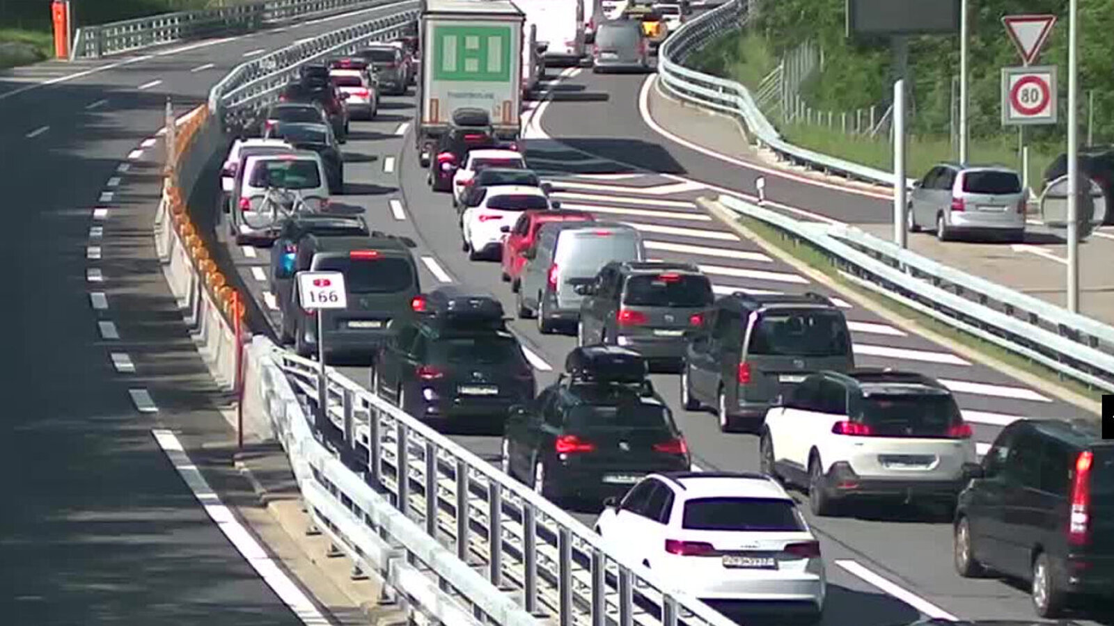 Stau vor dem Gotthard