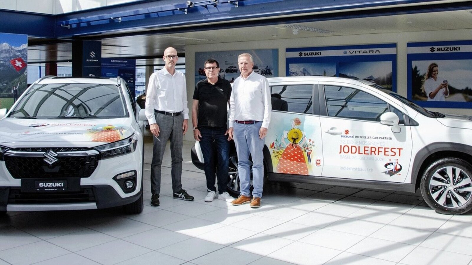 v.l.n.r.: Stefan Gass, Geschäftsführer SUZUKI Schweiz AG, Daniel Buser, Bereichsleiter Marketing und Kommunikation, Robert Erhart, Co-Leiter Sponsoring. Bild: Suzuki Schweiz AG
