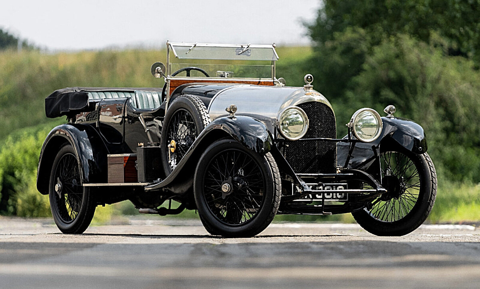 Beim Diebstahl ging es nur am Rand um Oldtimer-Modelle. Dabei handelte sich um einen Bentley Jahrgang 1922. Diese Fahrzeuge, wie im Bild dargestellt, erreichen Preise von mehreren Hundertausend Franken. Bild: Classic Driver