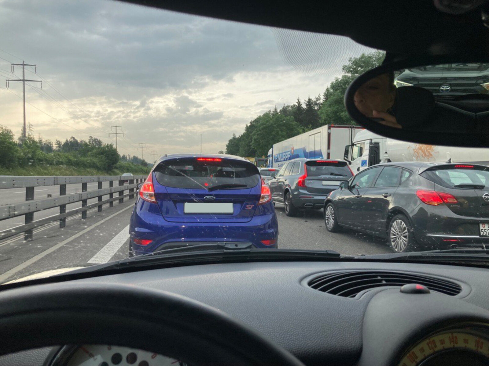 Stau auf einer Schweizer Autobahn