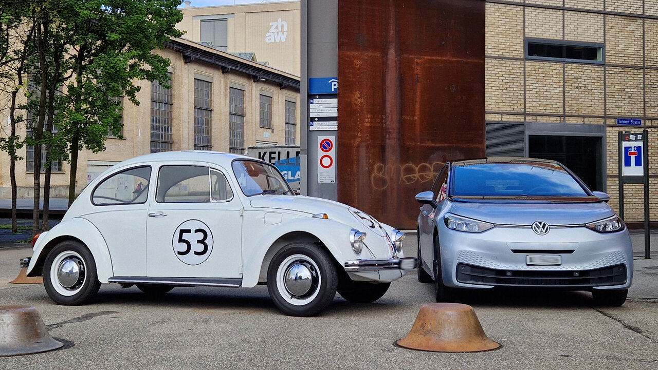 VW ID3 und VW Käfer