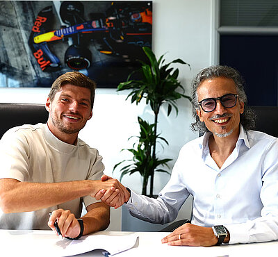 Max Verstappen (l.) und Red-Bull-Teamchef Laurent Mekies