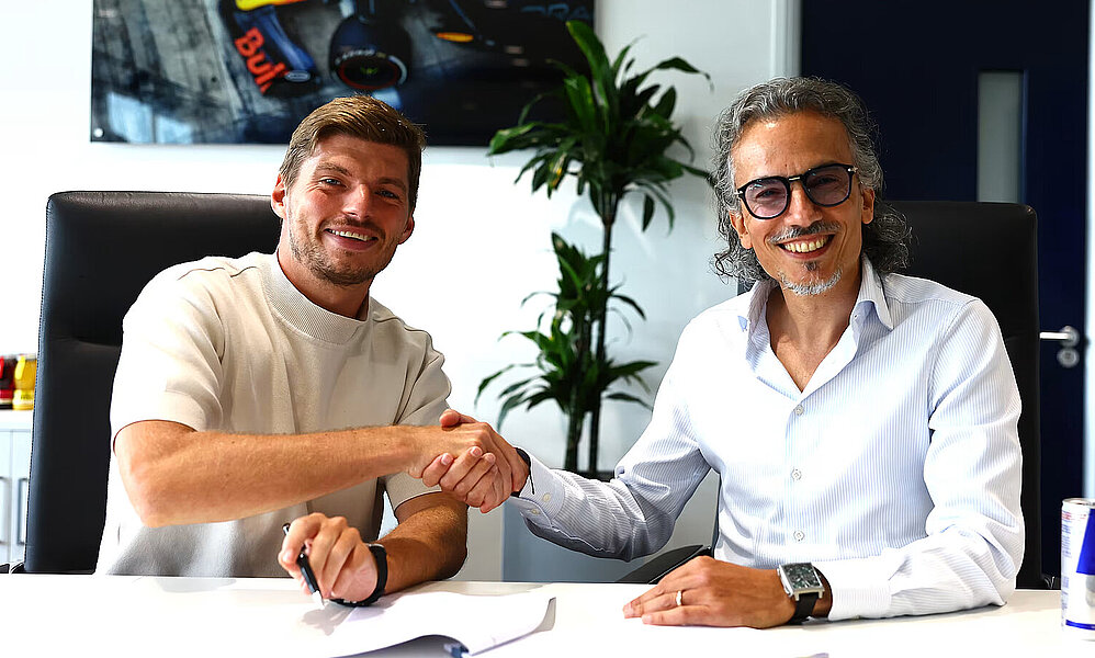 Max Verstappen (l.) und Red-Bull-Teamchef Laurent Mekies