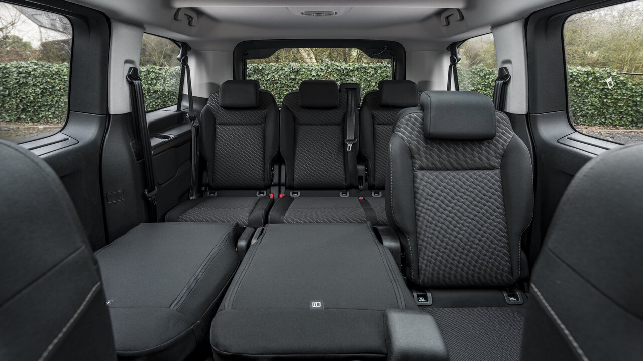 Umgeklappte Rücksitze im Toyota Proace Verso Electric.