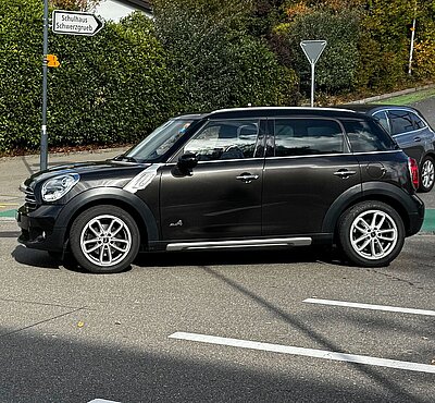 Eine Auto beim Abbiegen