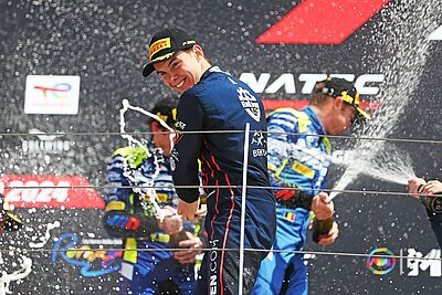 Thierry Vermeulen feiert seinen dritten Platz beim GTCW-Sprintrennen in Misano