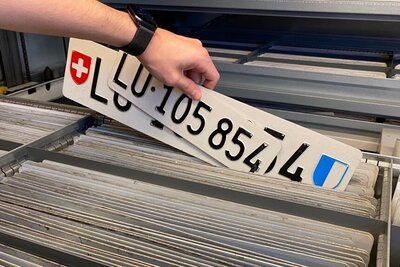 Die Autonummer ist wie die Visitenkarte des Fahrzeughalters. Bei Verlust gibt es klare Regeln, die befolgt werden müssen. Bild: Strassenverkehrsamt Luzern.