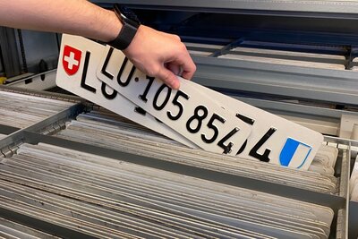 Die Autonummer ist wie die Visitenkarte des Fahrzeughalters. Bei Verlust gibt es klare Regeln, die befolgt werden müssen. Bild: Strassenverkehrsamt Luzern.
