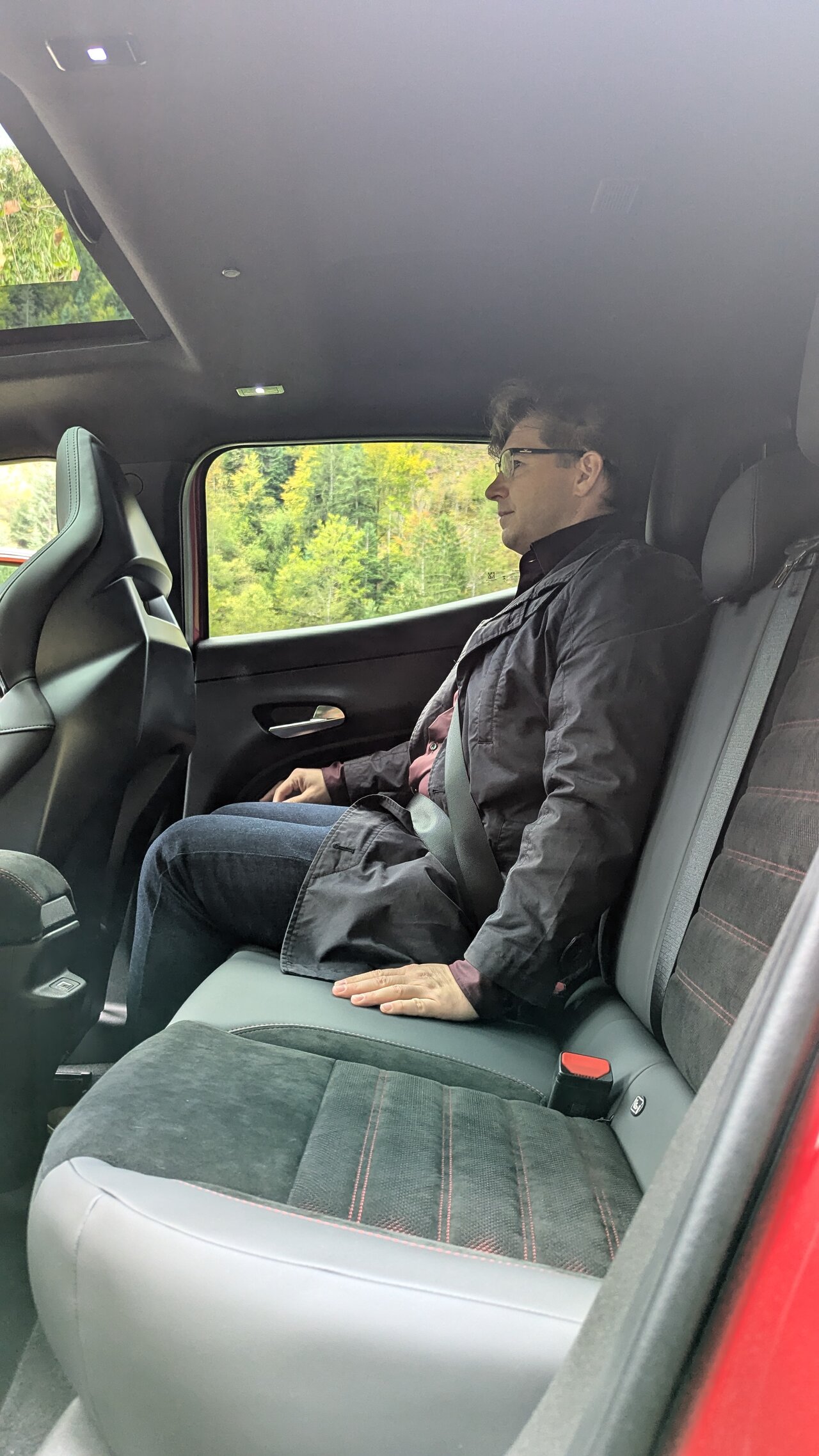 Auto-Checker Martin A. Bartholdi auf dem Rücksitz des Alfa Romeo Junior