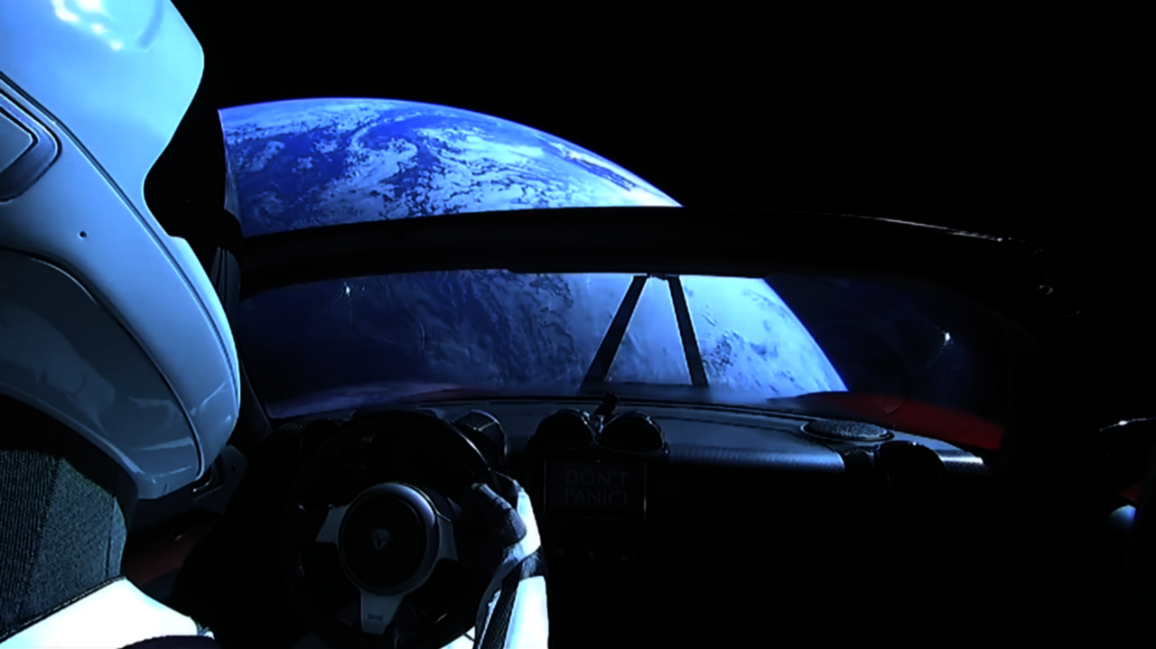 Tesla Roadster im All