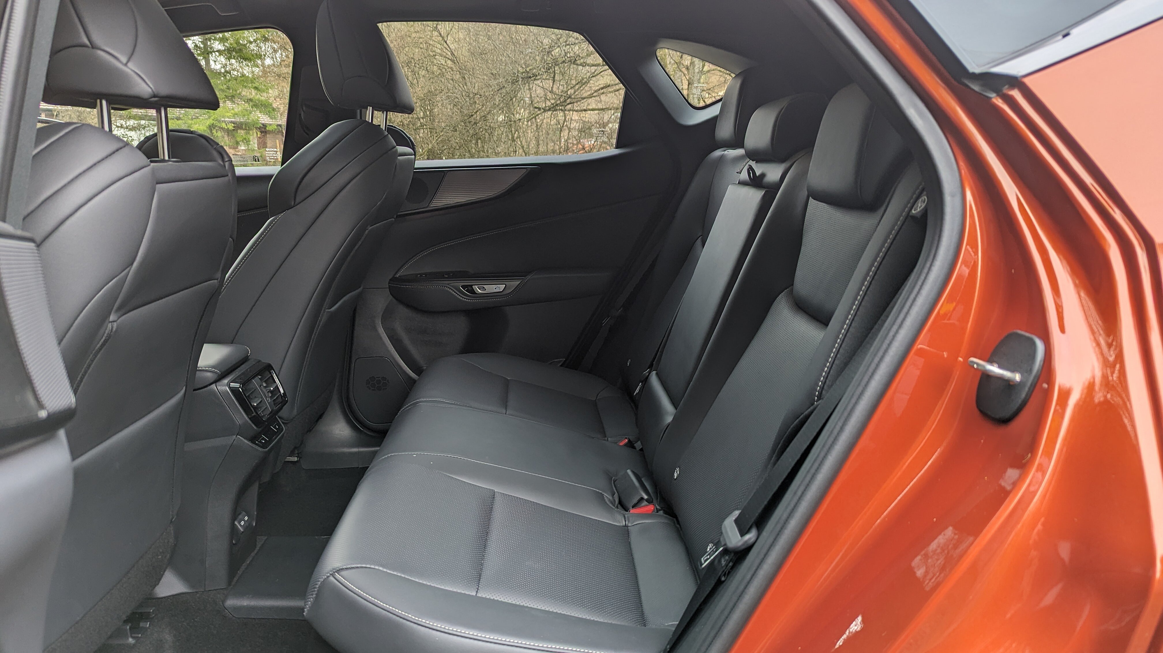 Rücksitze im Lexus 450h+