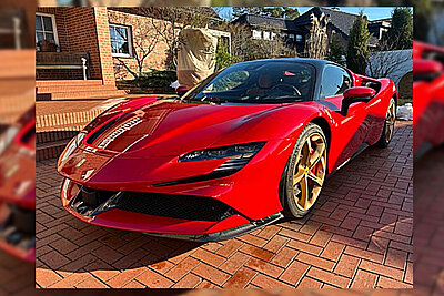 Dieser Ferrari wurde gestern auf der A 33 bei Bielefeld komplett zerlegt. Der Wagen war in einem Inserat für rund 440'000 Franken zum Kauf angeboten worden. Bild: Lummer Automobile