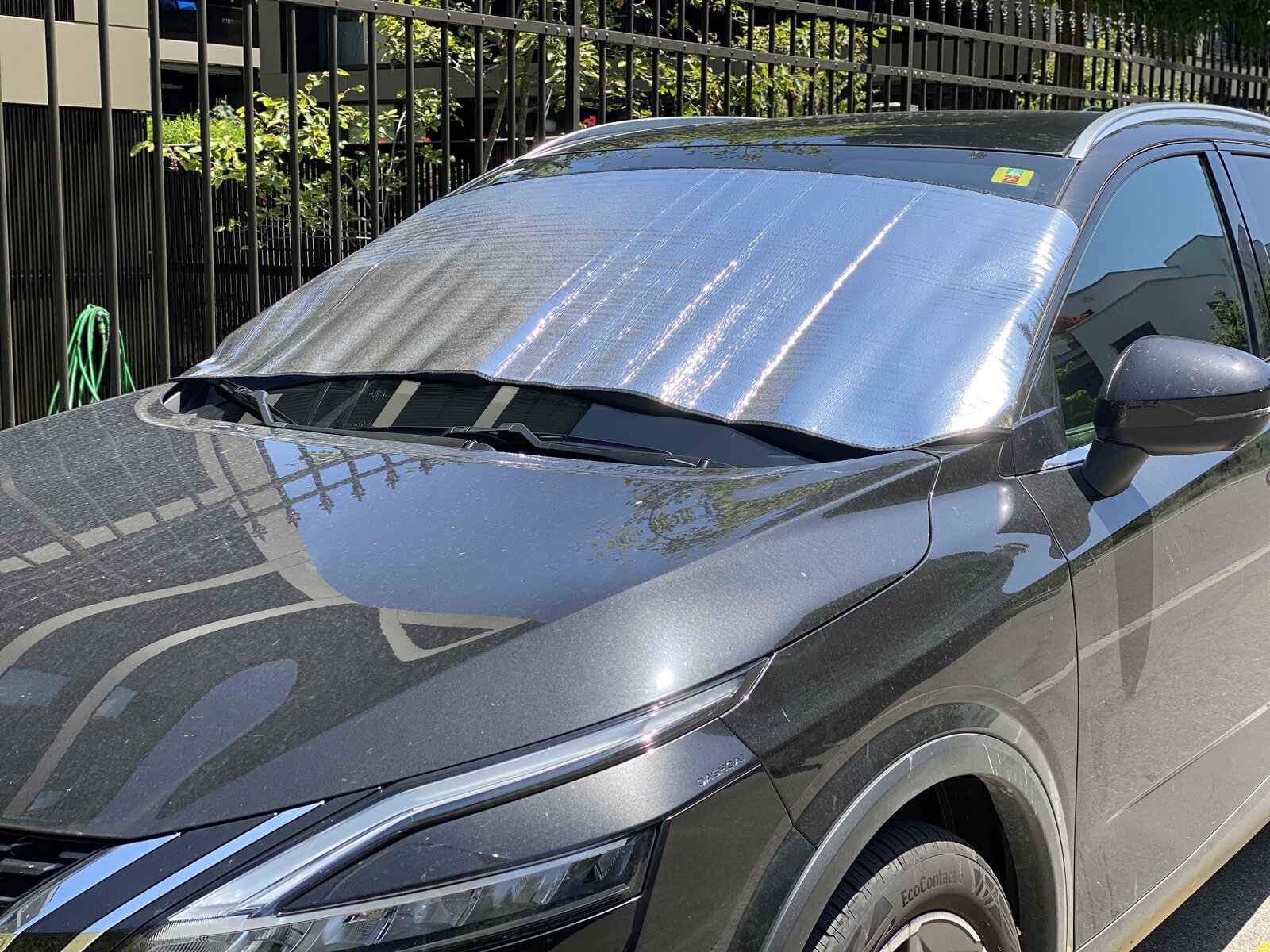 Hitze Schutzfolie auf Autoscheibe