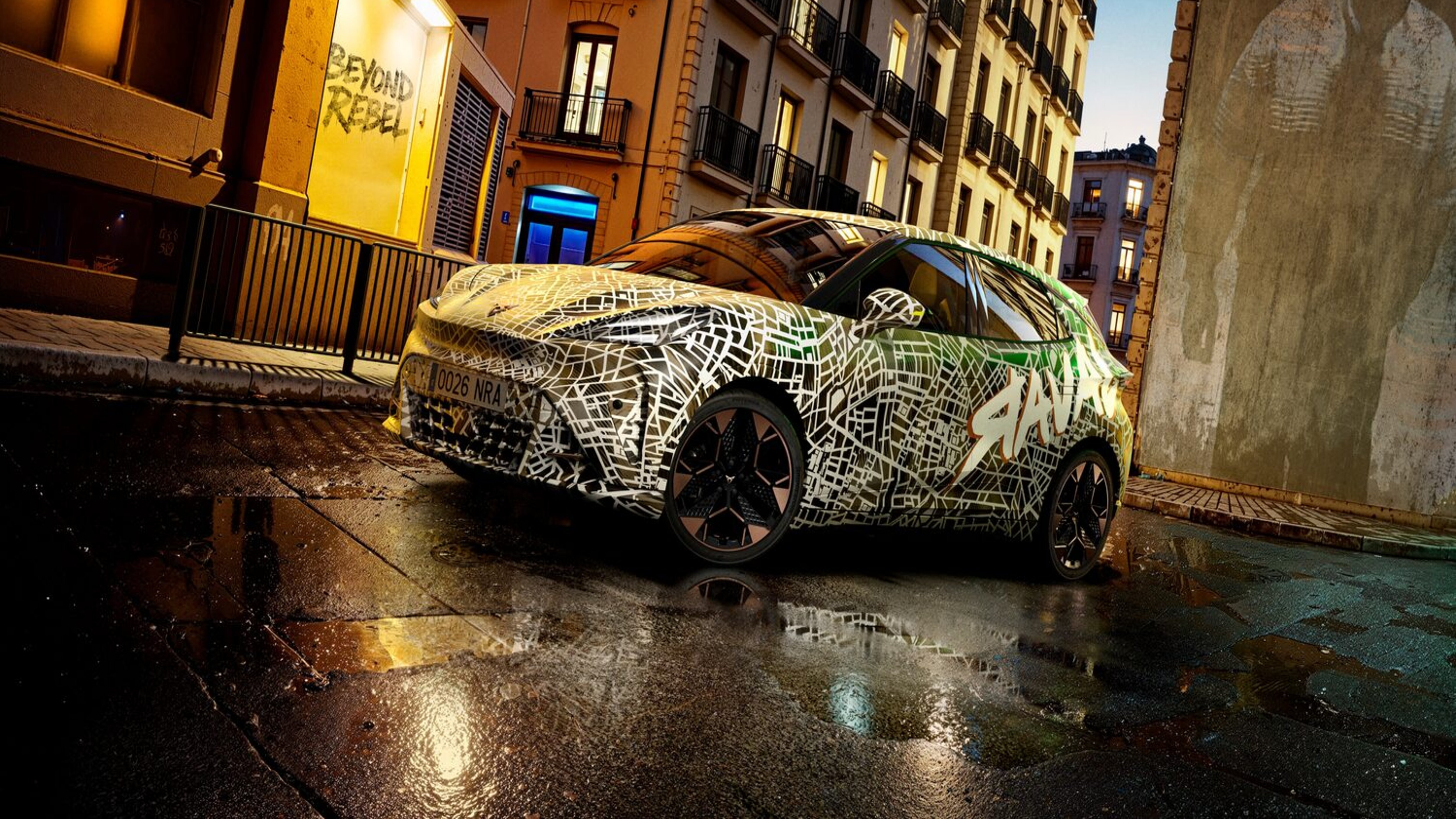 Cupra Raval im Tarnkleid