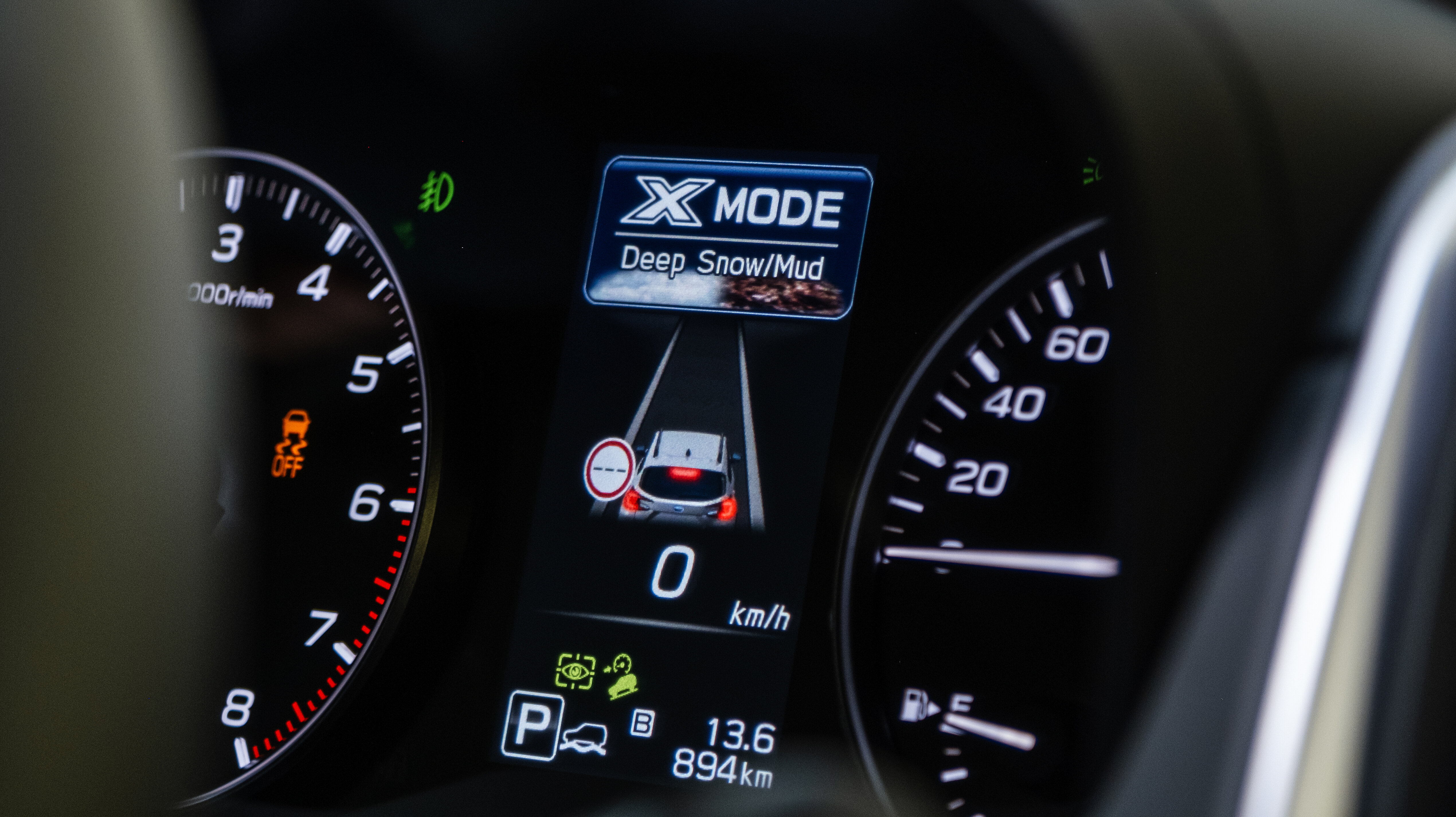Mini-Display im Tacho des Subaru Crosstrek