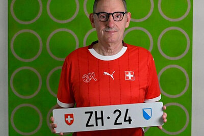 Der Zürcher Regierungsrat und Vorsteher der Sicherheitsdirektion verkündet die historische Versteigerung. Bild: Kanton Zürich