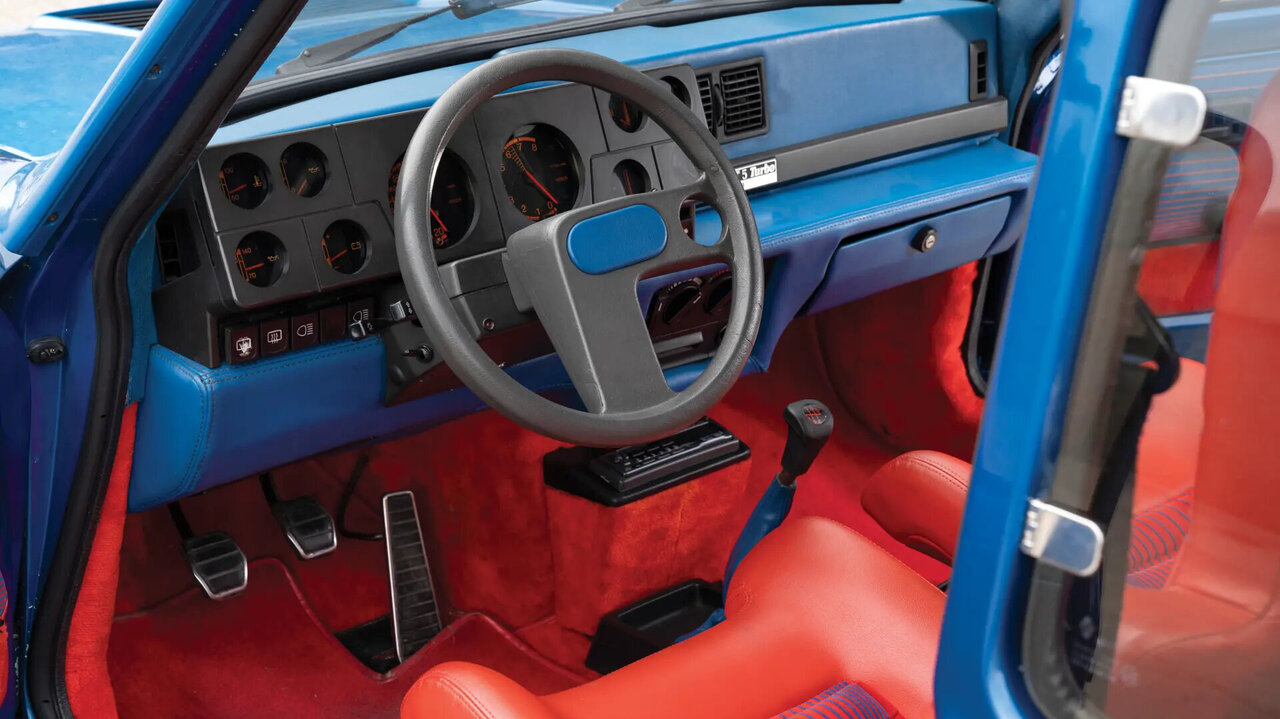 Cockpit des Renault 5 Turbo