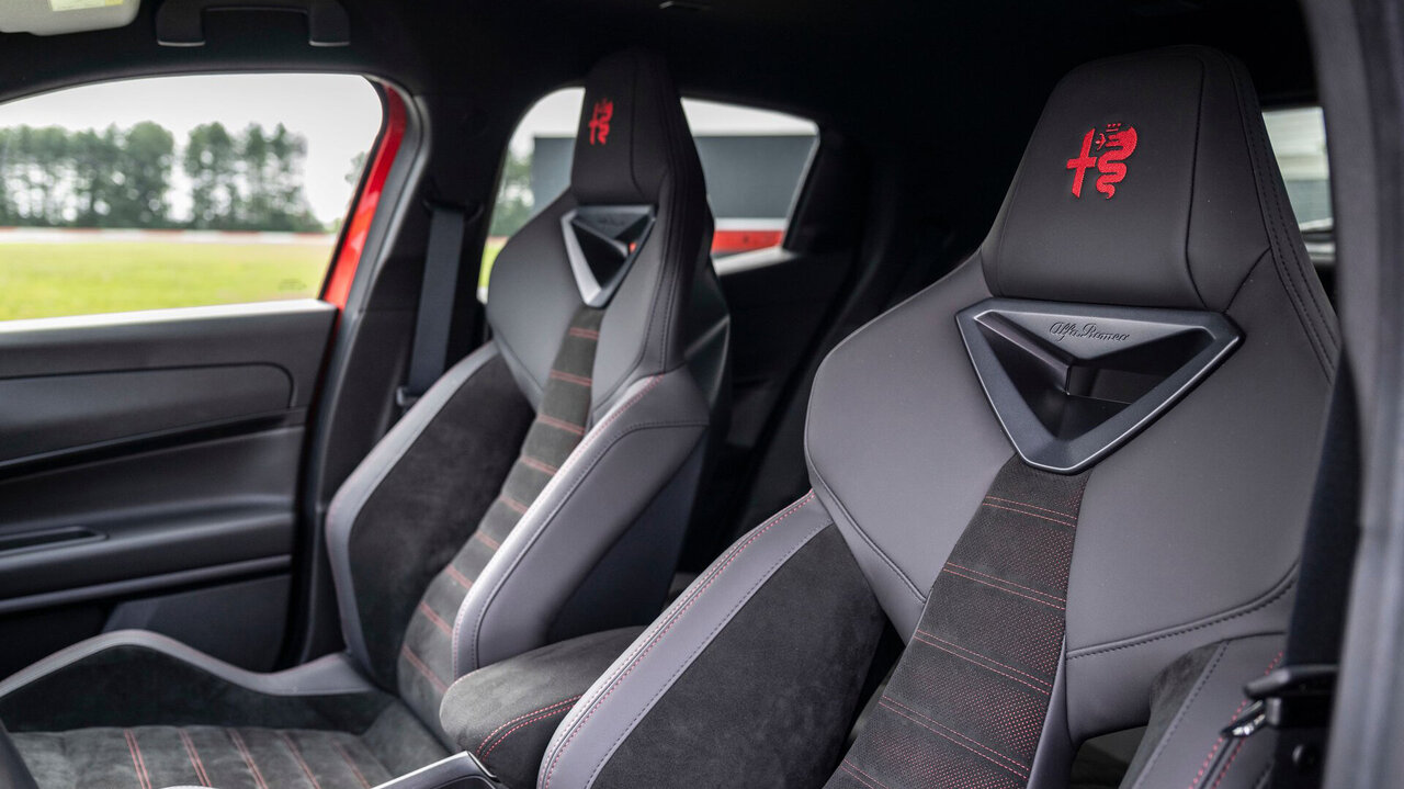 Vordersitze im Alfa Romeo Junior