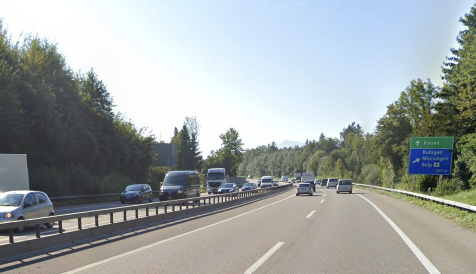 Der 26-jährige Lenker fuhr auf der A6 bei Rubigen im Kanton Bern mit über 300 km/h. Bild: Google Maps.