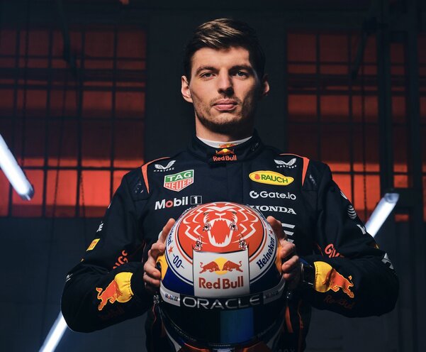 Der vierfache Weltmeister Max Verstappen jagt von hinten an McLaren heran. Bild: www.redbullcontentpool.com
