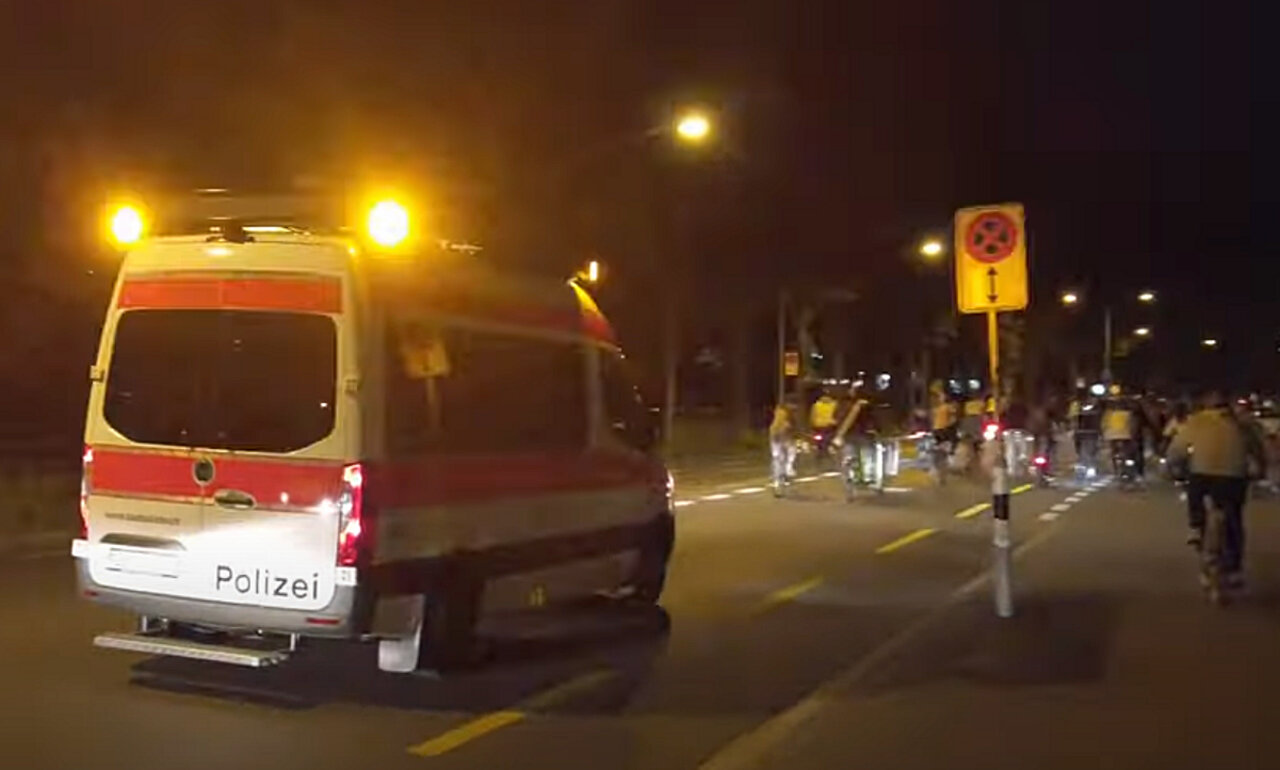 Im Juli 2023 wurden die Velodemos bewilligungspflichtig. Die Velofahrenden wurden danach von der Polizei kontrolliert und mindestens 52 Teilnehmende gebüsst. Bild: Youtube