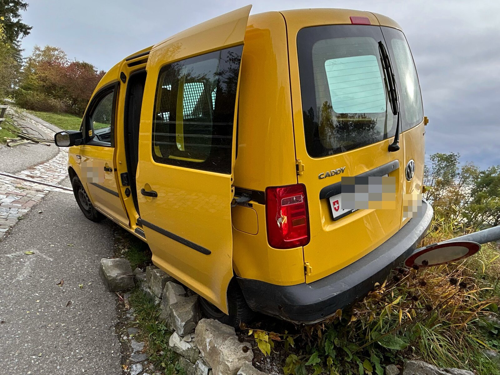Unfallfahrzeug, das sich in Teufen AR selbständig gemacht hat