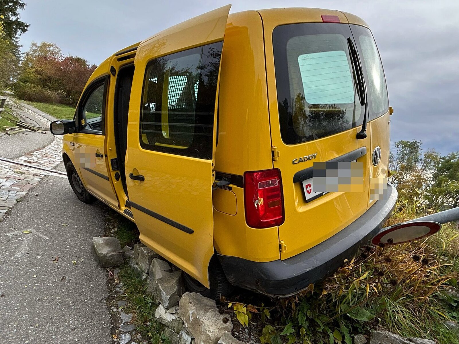 Unfallfahrzeug, das sich in Teufen AR selbständig gemacht hat