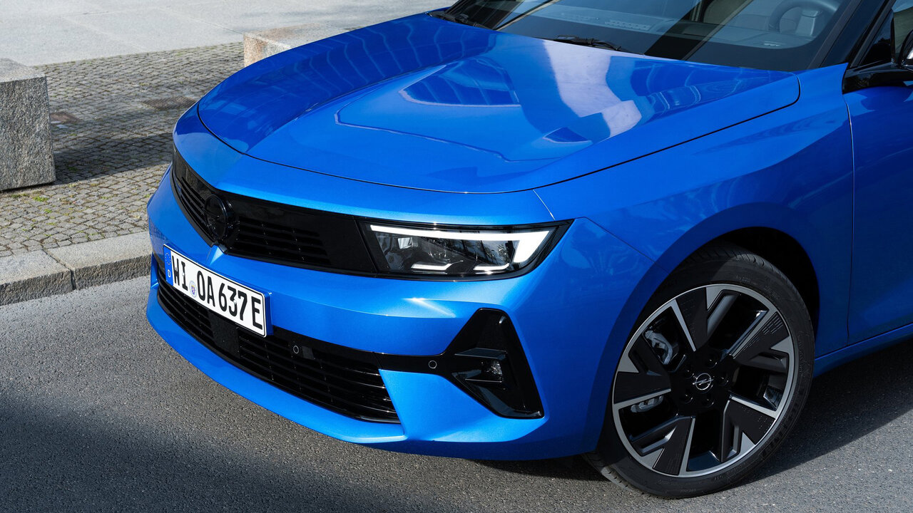 Front des Opel Astra Electric