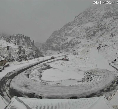Sustnepass mit Schnee