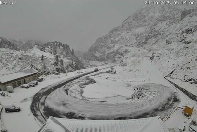 Sustnepass mit Schnee