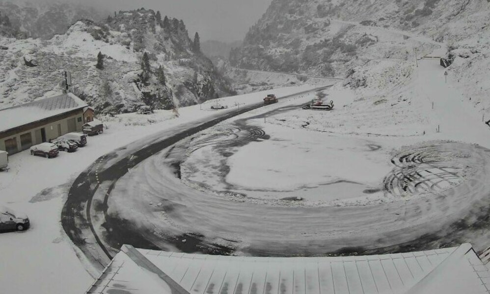 Sustnepass mit Schnee
