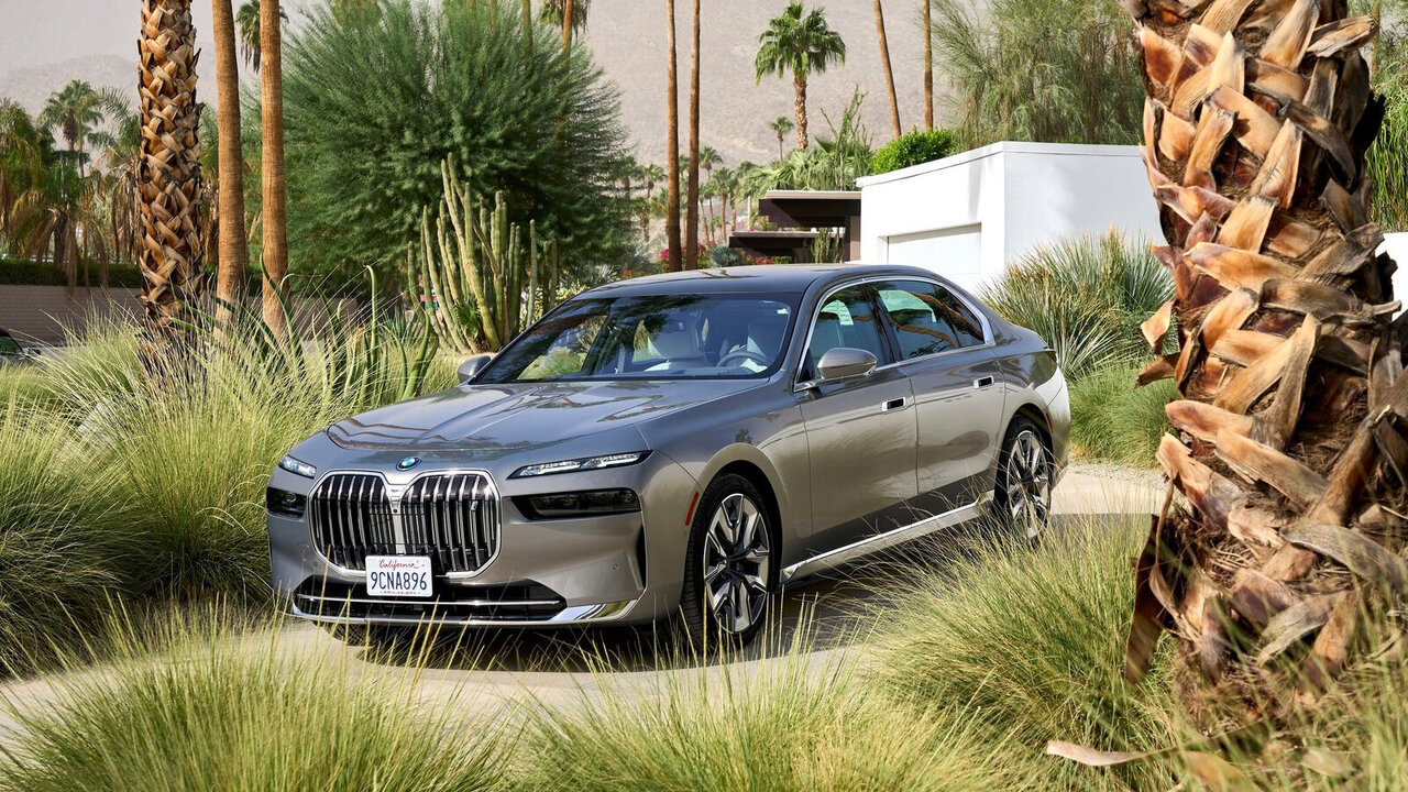 BMW i7