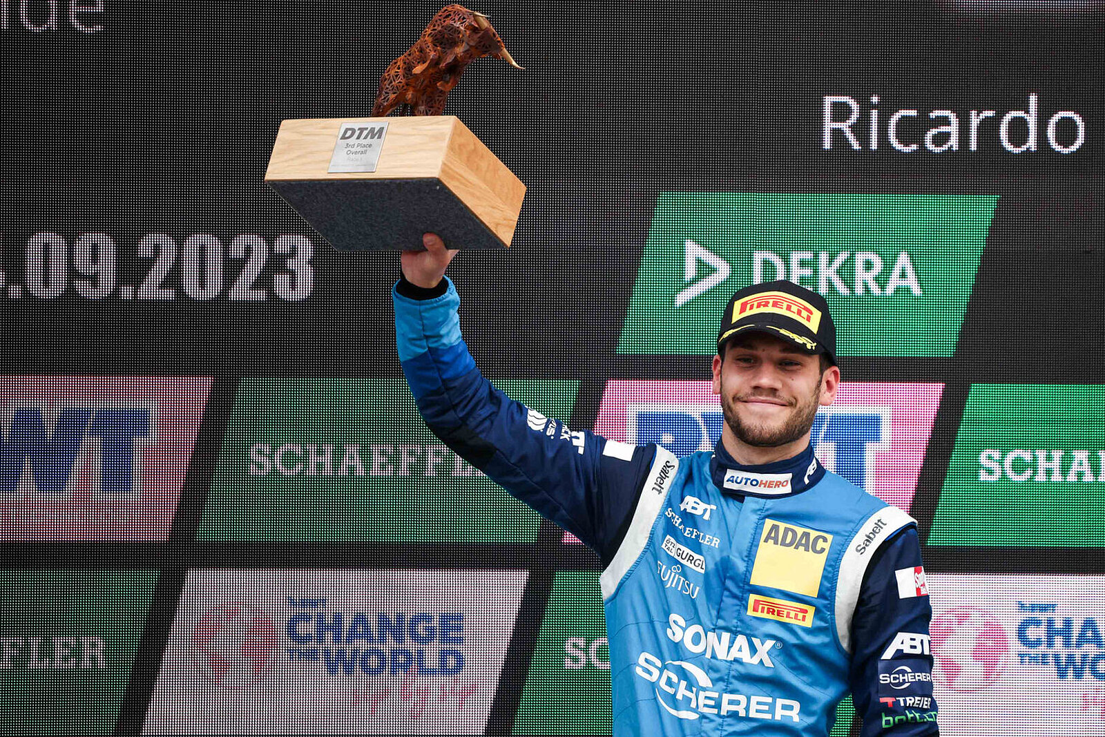 Ricardo Feller feiert seinen Podestplatz im DTM-Rennen am Red Bull Ring (A).