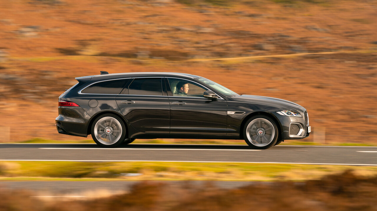 Jaguar XF Kombi von der Seite