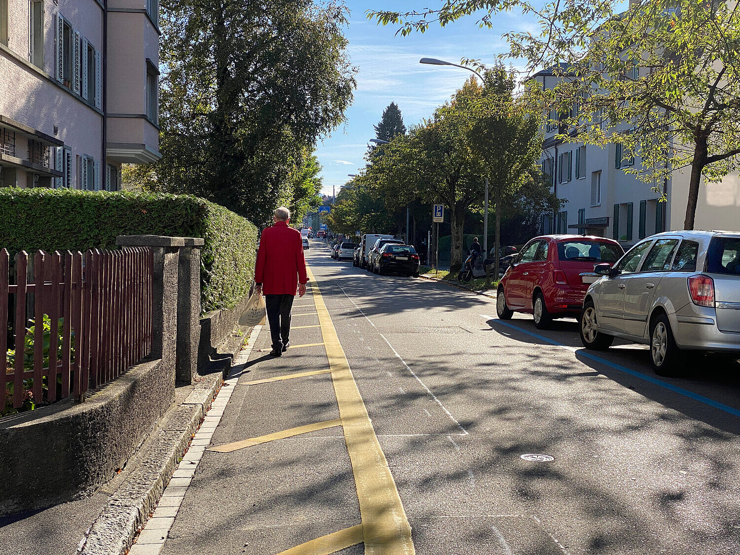 Im Falle von Längsstreifen gelten dieselben Regeln wie auf dem Trottoir.