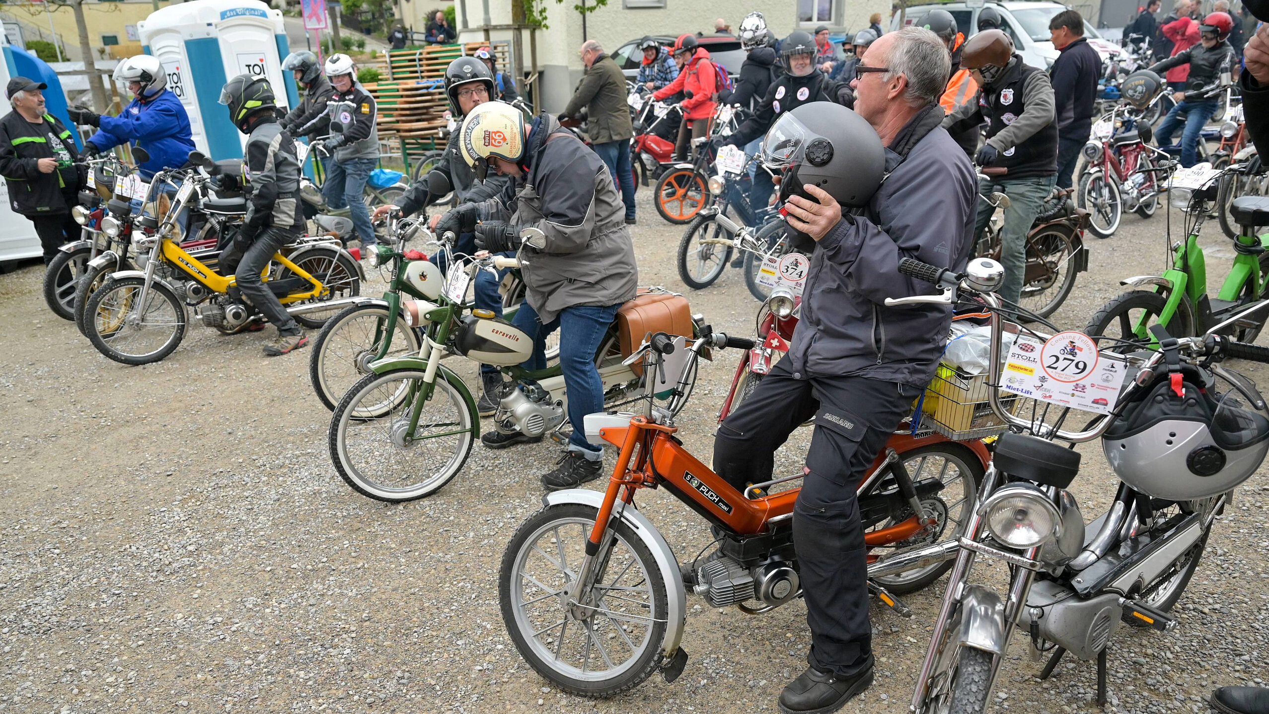 Viele Ältere, aber auch Junge: Der Töffli-Boom hat alle Generationen gepackt. Allerdings – eher auf dem Land als in der Stadt. Bild: zvg 