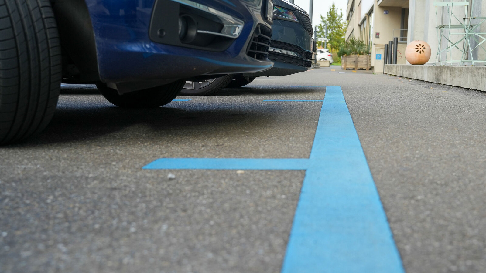 Reduktion fürs Gewerbe, höhere Preise für Private: Am 28. September stimmt die Stadt Zürich über die neue Parkkartenverordnung ab. Bild: zvg