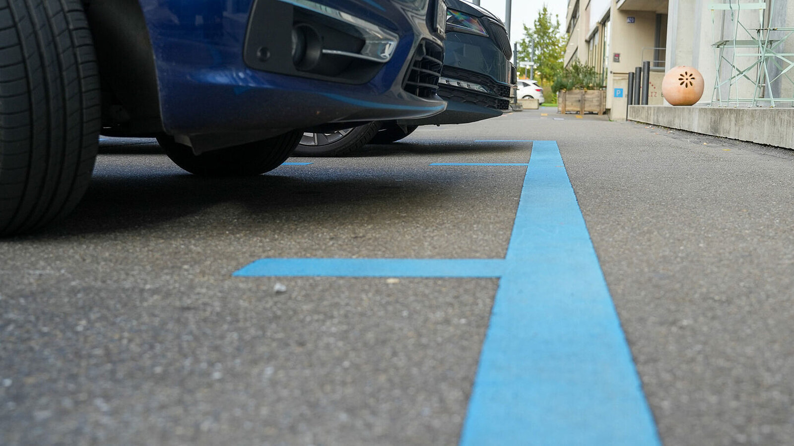 Reduktion fürs Gewerbe, höhere Preise für Private: Am 28. September stimmt die Stadt Zürich über die neue Parkkartenverordnung ab. Bild: zvg