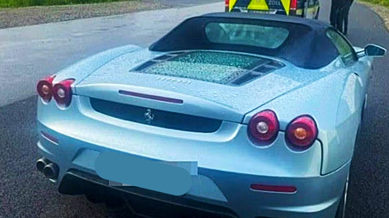 Ein Mietauto mit ausländischem Kennzeichen darf in der Schweiz nur mit Zoll-Bewilligung gefahren werden. Ansonsten droht ein Strafverfahren. Bild: Zoll