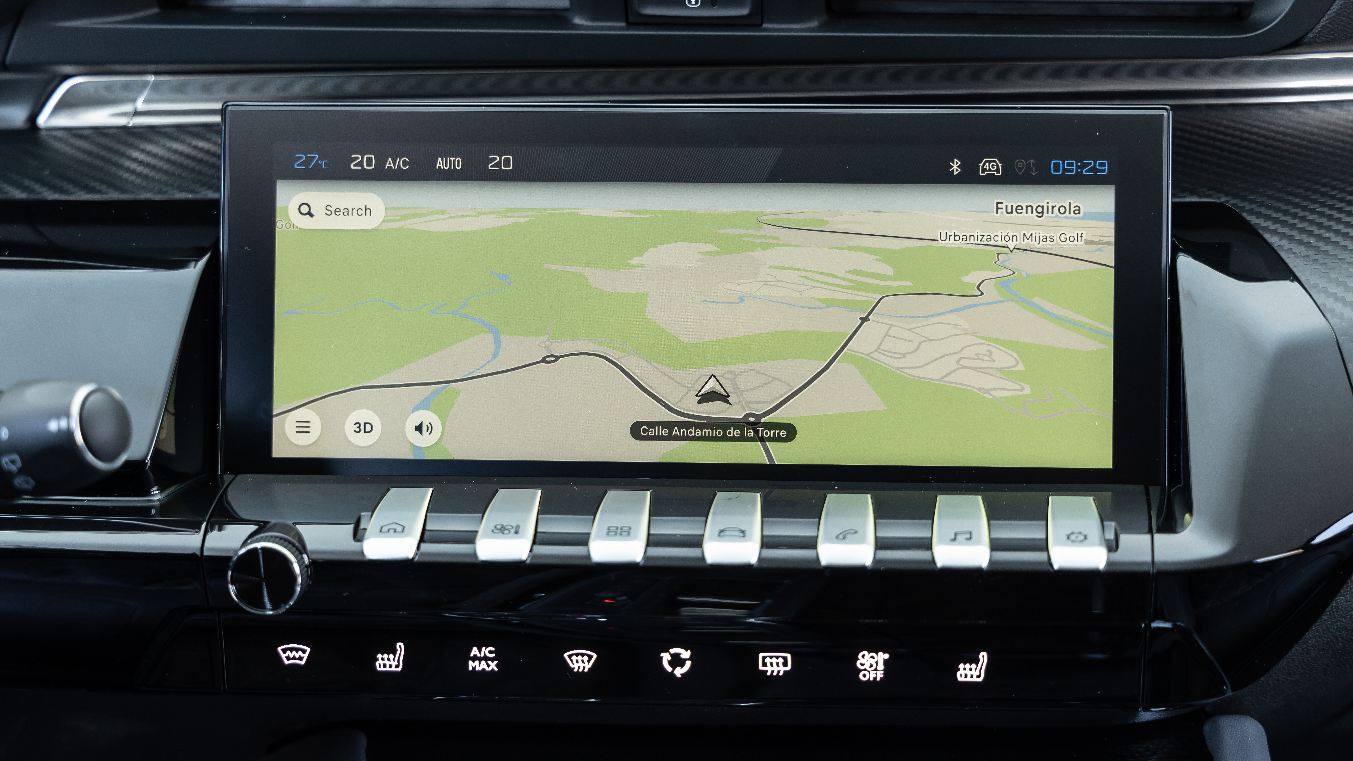 Touchscreen im Peugeot 508 SW PSE