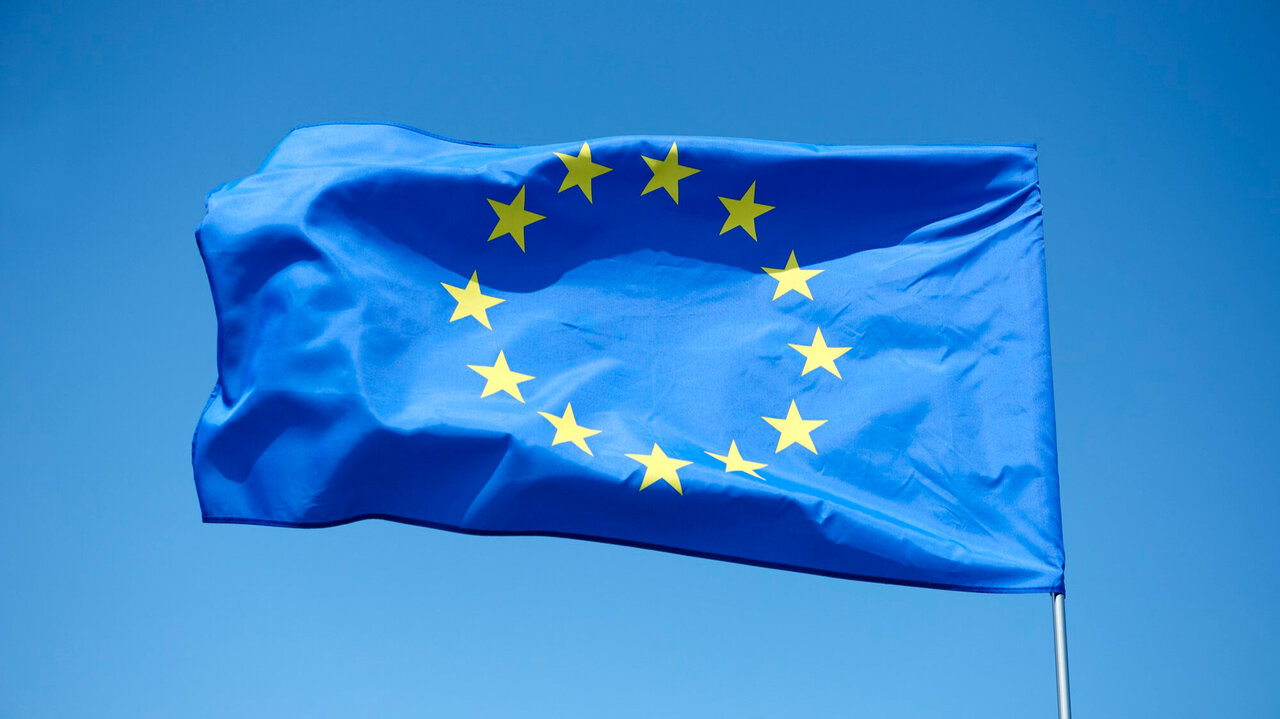 Die EU-Fahne im Wind