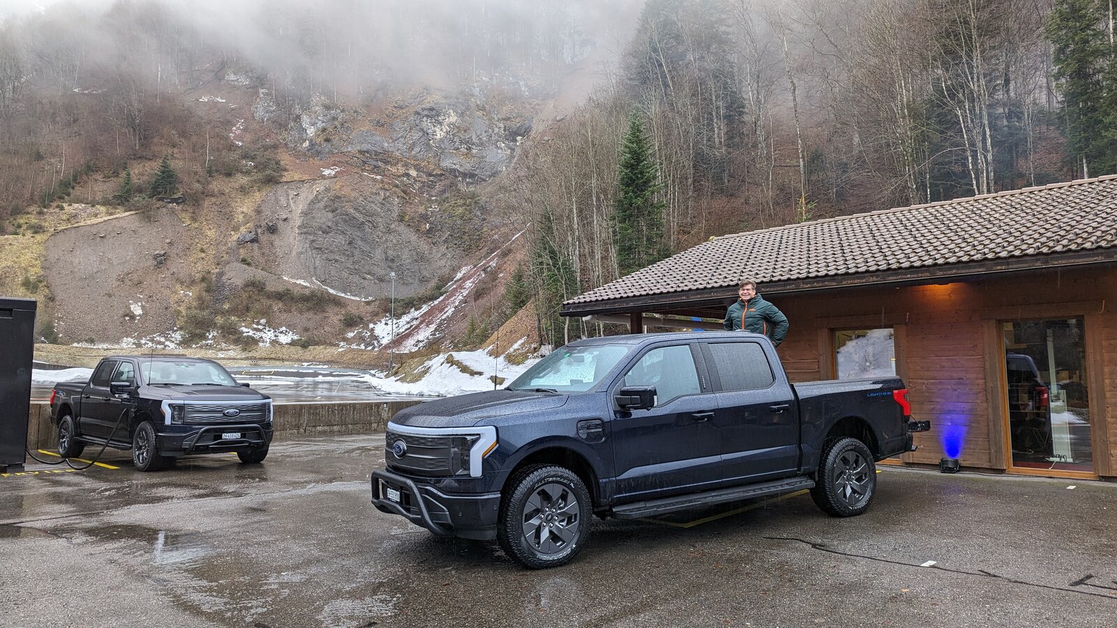 Auto-Checker Martin A. Bartholdi auf dem Ford F-150 Lightning