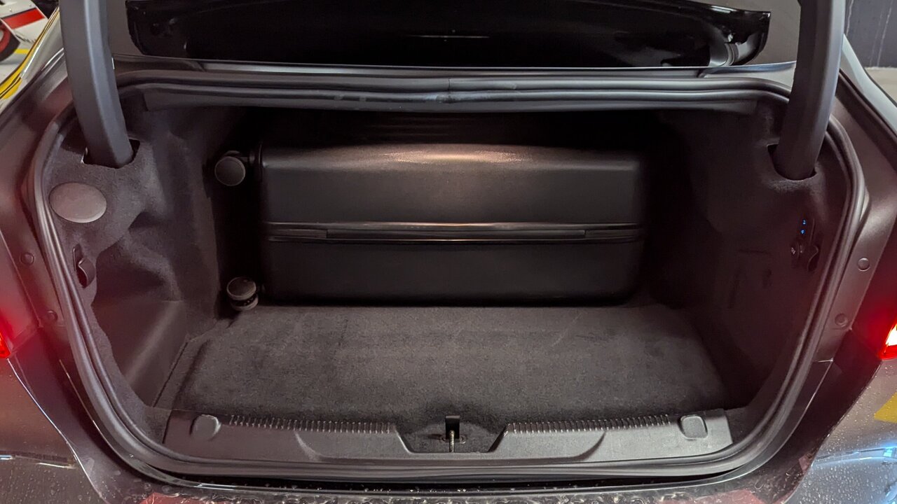 beladener Kofferraum im Jaguar XE