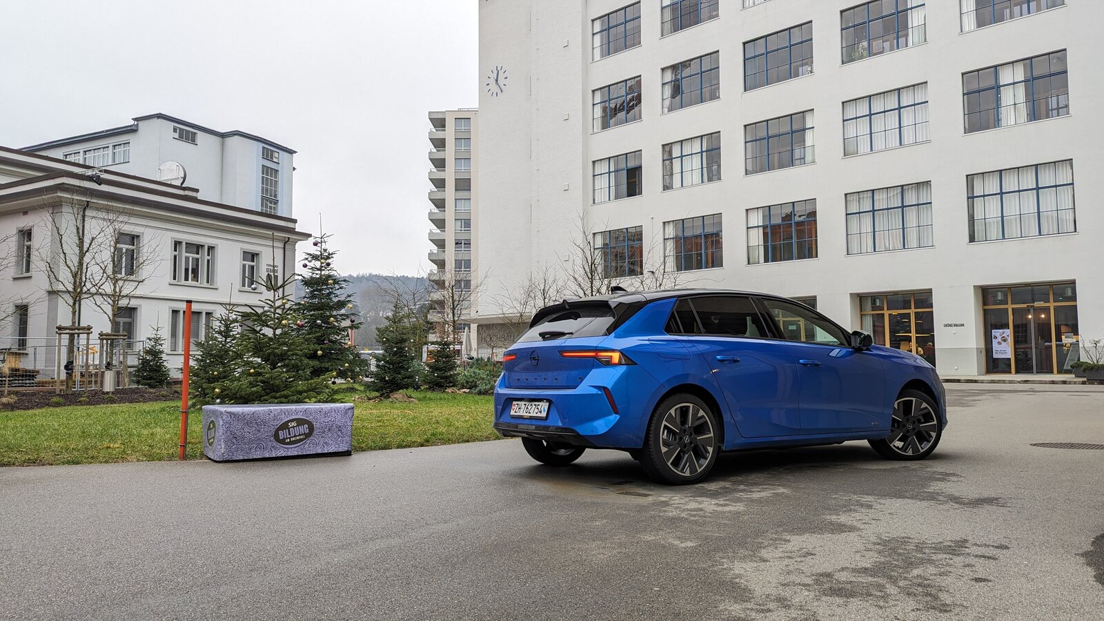Opel Astra Electric von hinten