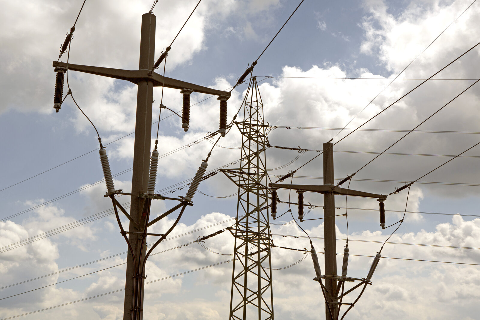 Elektroautos können gemäss TCS-Studie das Schweizer Stromnetz entlasten.