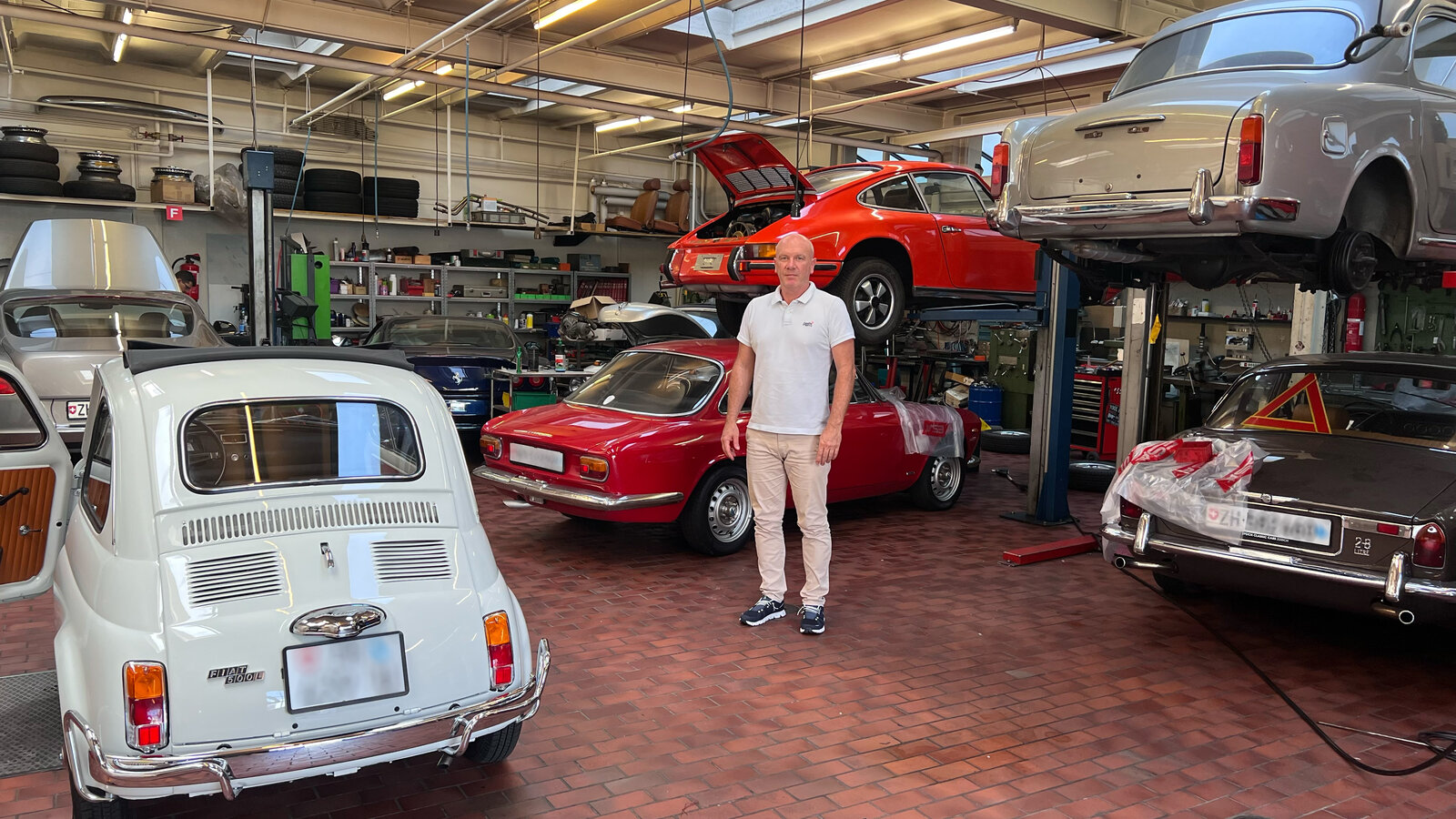 Hat die «Speich Classic Cars» 2012 vom Gründer Fritz Speich übernommen: Robert Schmid. Jetzt muss er sich einen neuen Standort suchen.