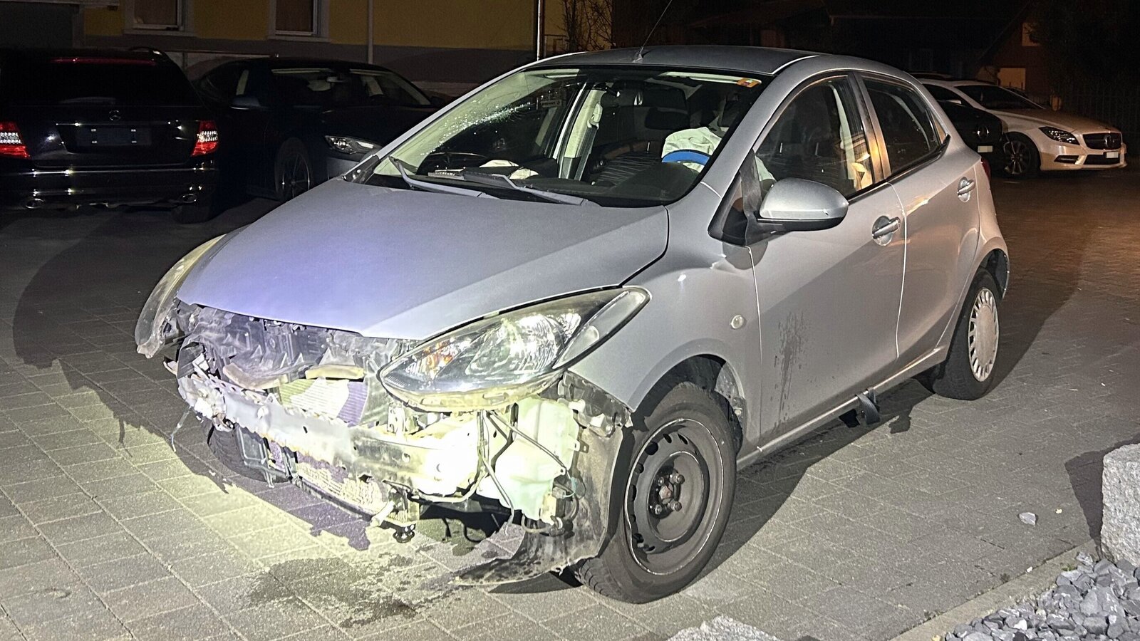 Mazda nach Unfall in Buchs