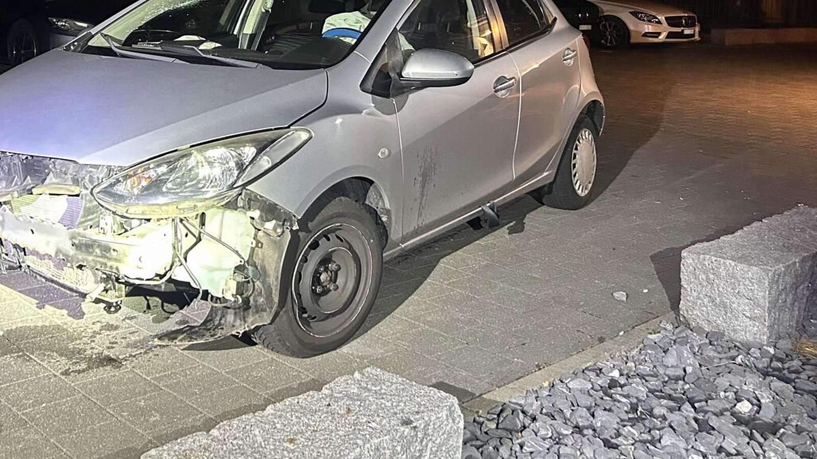 Mazda nach Unfall in Buchs